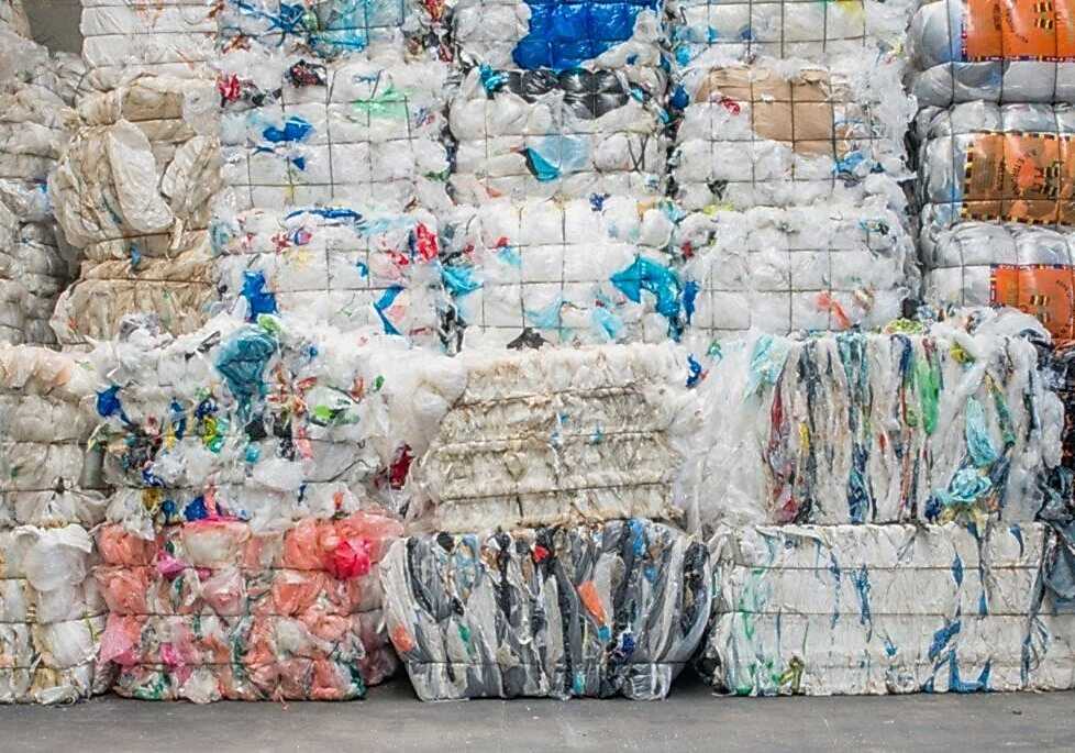 Hür Plastik, plastik geri dönüşümünde güvenilir ve çevre dostu çözümler sunar. Modern teknoloji ve uzman kadro ile yüksek kaliteli geri dönüşüm süreci sağlar. Çevre dostu ve sürdürülebilir çözümlerle müşteri memnuniyetini ön planda tutar.